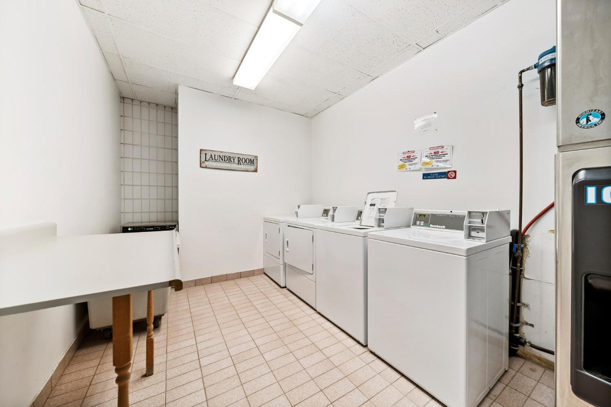 Guest House Inn & Suites Edson Luaran gambar